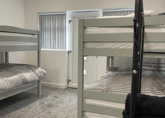 Ground Floor - Balmoral Stays - Apartment 2 - Sleeps 6 Free Wifi