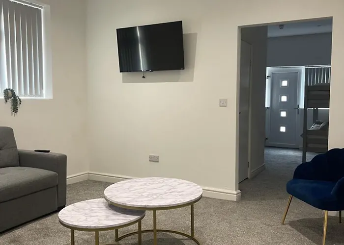 Ground Floor - Balmoral Stays - Apartment 2 - Sleeps 6 Free Wifi